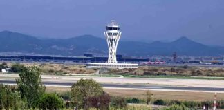 El aeropuerto de Barcelona detiene vuelos por un fallo eléctrico en la torre de control Cancelaciones y retrasos en el aeropuerto por la tormenta