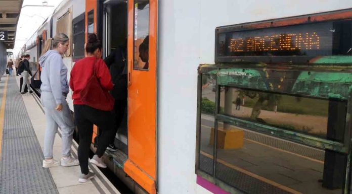 Corte en la R2 Sur entre Gavà y Sitges: primera jornada con buses alternativos Corte en la R2 Sur entre Gavà y Sitges primera jornada con buses alternativos