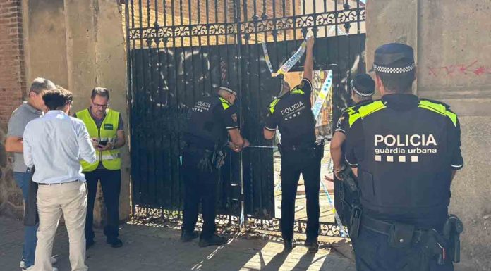 Desalojo de un asentamiento en un solar de la calle Pallars, en Poblenou Desalojo de un asentamiento en un solar de la calle Pallars, en Poblenou