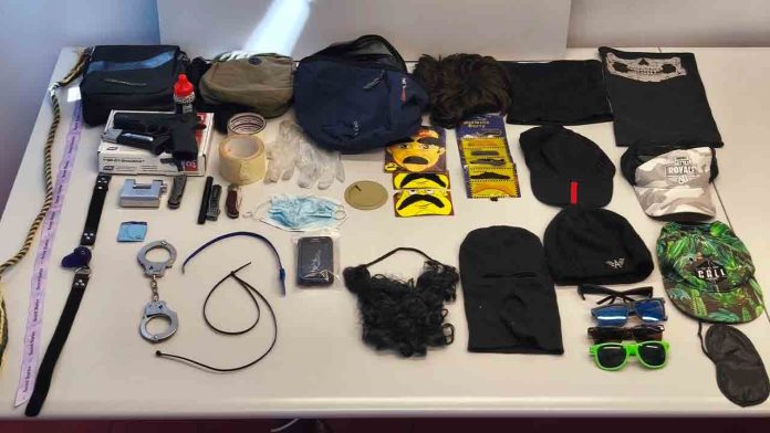 Detenido en Castelldefels un agresor sexual que actuaba disfrazado en Gavà Detenido en Castelldefels un agresor sexual que actuaba disfrazado en Gavà