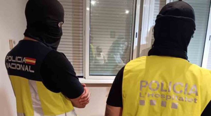 Dos detenidos en Bellvitge por tráfico de drogas Dos detenidos en Bellvitge por tráfico de drogas