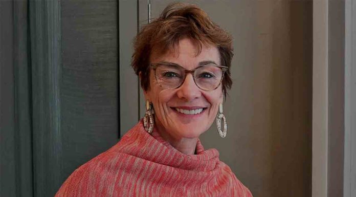 Dra. Josephine Loftus: “El arte ayuda a sobrellevar el estrés y la desesperanza” Dra. Josephine Loftus: “El arte ayuda a sobrellevar el estrés y la desesperanza”