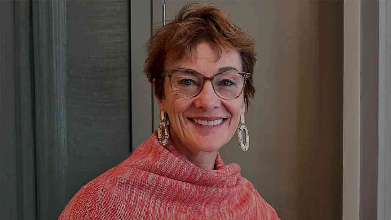 Un test en sangre pionero anticipa la evolución hacia el Alzhéimer 1 Dra. Josephine Loftus: “El arte ayuda a sobrellevar el estrés y la desesperanza”