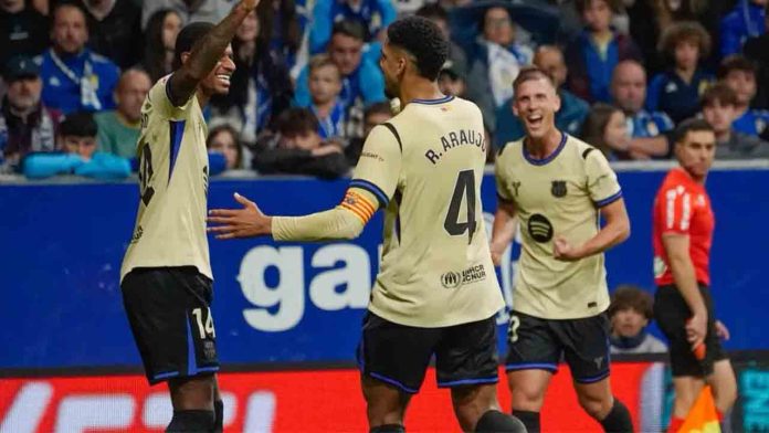 El Barça firma una remontada en Oviedo y sigue la lucha con el Real Madrid