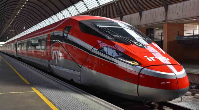 Retrasos en la alta velocidad Barcelona-Madrid afectan a más de 800 pasajeros Retrasos en la alta velocidad Barcelona-Madrid afectan a más de 800 pasajeros