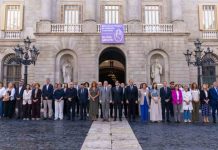 Minuto de silencio en Barcelona tras el feminicidio de Ciutat Meridiana Minuto de silencio en Barcelona tras el feminicidio de Ciutat Meridiana