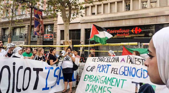 Nueva jornada de boicot en el Carrefour de la Rambla de Barcelona Nueva jornada de boicot en el Carrefour de la Rambla de Barcelona