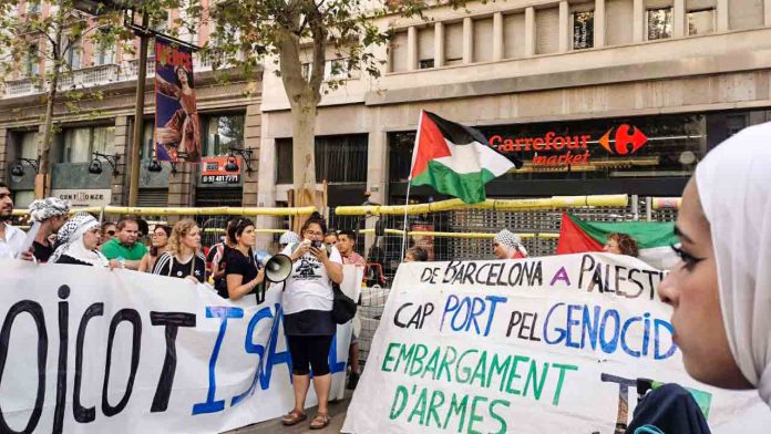 Nueva jornada de boicot en el Carrefour de la Rambla de Barcelona
