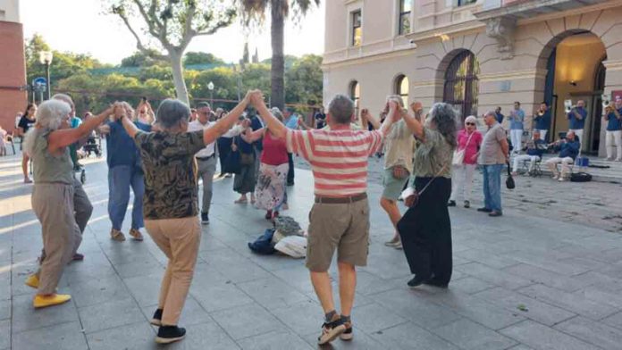 Sant Martí celebra la Diada con copla y sardanas