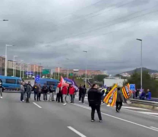 Cortes en las rondas de Barcelona por las protestas del sector del metal Cortes en las rondas de Barcelona por las protestas del sector del metal