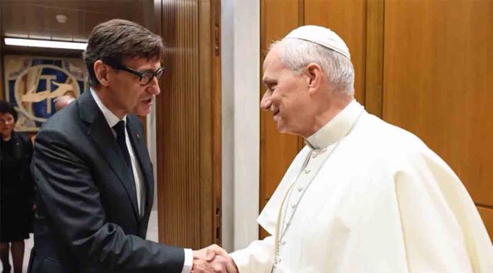 Illa invita al Papa a la inauguración de la Torre de Jesús de la Sagrada Familia Illa invita al Papa a la inauguración de la Torre de Jesús de la Sagrada Familia