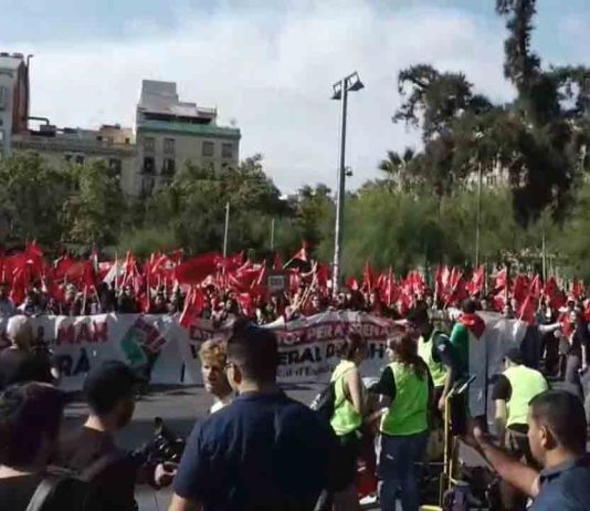Miles de estudiantes marchan en Barcelona en apoyo a Palestina Miles de estudiantes marchan en Barcelona en apoyo a Palestina