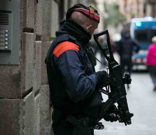 Detienen a la dueña de una joyería del Eixample por vender objetos robados Detenida en Sant Adrià con maquinaria robada valorada en 500.000 euros