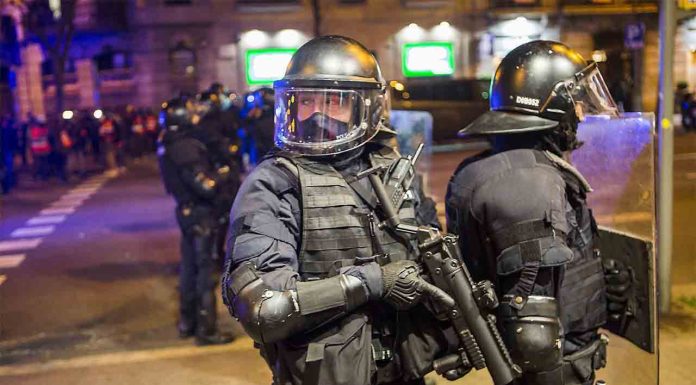 Niegan la amnistía a un mosso por un disparo de “foam” durante el Procés Niegan la amnistía a un mosso por un disparo de “foam” durante el Procés