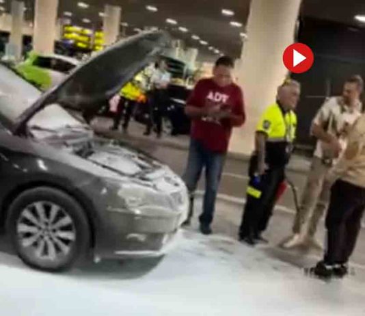 Se incendia un taxi en el aeropuerto y los extintores no funcionan Se incendia un taxi en el aeropuerto y los extintores no funcionan