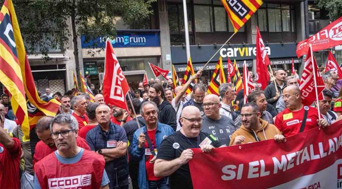 Segundo día de huelga del metal con nuevos cortes en polígonos industriales Segundo día de huelga del metal con nuevos cortes en polígonos industriales