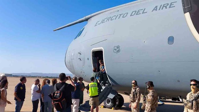 Tres menores palestinos evacuados de Gaza recibirán atención médica en Barcelona