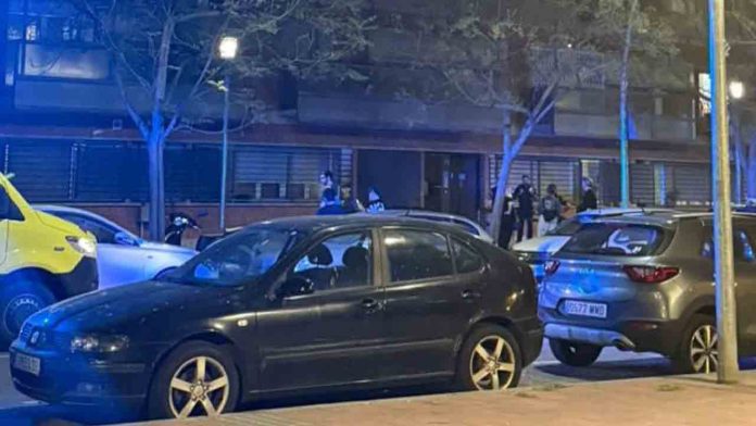 Un joven muere tras ser apuñalado en un bloque de pisos del Bon Pastor