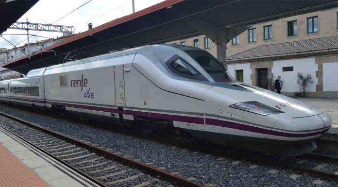 Adif impone nuevas limitaciones de velocidad en la conexión Barcelona-Madrid El Gobierno busca reducir el viaje del AVE Barcelona–Madrid a menos de dos horas