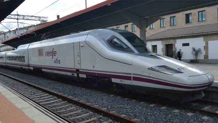 El Gobierno busca reducir el viaje del AVE Barcelona–Madrid a menos de dos horas