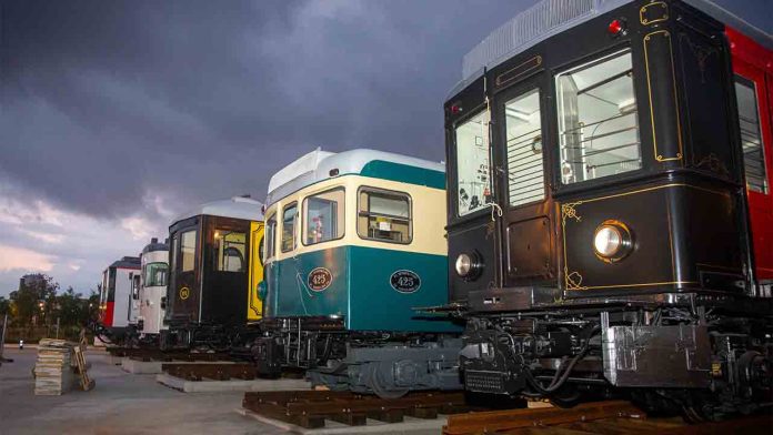Barcelona abre la exposición “Los trenes del centenario” en La Farinera del Clot Barcelona abre la exposición “Los trenes del centenario” en La Farinera del Clot