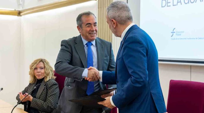 Barcelona crea la primera unidad local de policía adscrita a la Fiscalía en España Barcelona crea la primera unidad local de policía adscrita a la Fiscalía en España