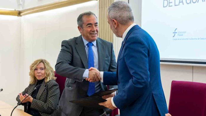 Barcelona crea la primera unidad local de policía adscrita a la Fiscalía en España Barcelona crea la primera unidad local de policía adscrita a la Fiscalía en España