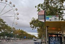 Barcelona inicia una prueba piloto de paradas de autobús inteligentes Barcelona inicia una prueba piloto de paradas de autobús inteligentes
