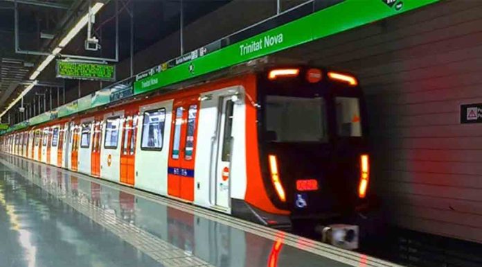 Cinco vigilantes heridos tras una violenta agresión en el metro de Trinitat Nova Cinco vigilantes heridos tras una violenta agresión en el metro de Trinitat Nova