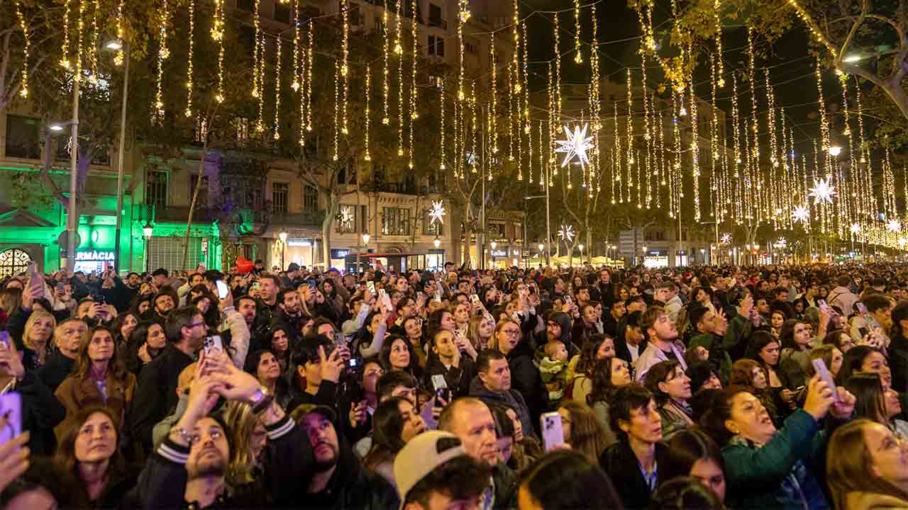 Encendido de las luces de Navidad Barcelona 2025 1 Cortes y desvíos en el Paseo de Gràcia por el encendido de luces de Navidad