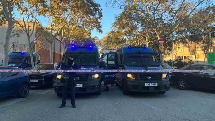 Despliegue policial para desalojar el asentamiento bajo el puente de Calatrava Despliegue policial para desalojar el asentamiento bajo el puente de Calatrava