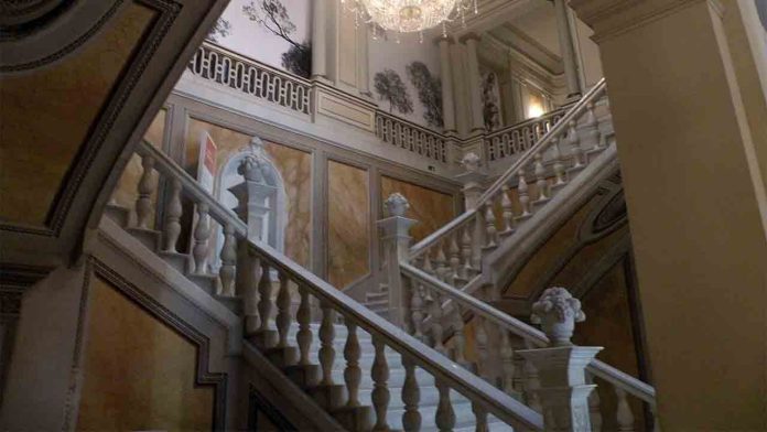 El Govern impulsará la rehabilitación integral del Palacio de Pedralbes