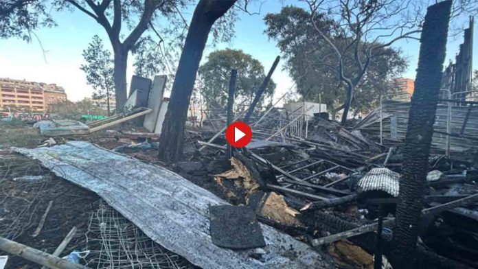 El incendio en un asentamiento de Bac de Roda deja dos personas heridas
