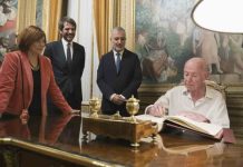 Jordi Borja recibe la Medalla de Oro al Mérito Cívico Jordi Borja recibe la Medalla de Oro al Mérito Cívico