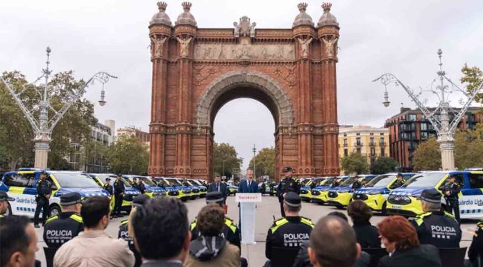 La Guàrdia Urbana renueva su flota con 21 nuevos vehículos híbridos y eléctricos La Guardia Urbana renueva su flota con 21 nuevos vehículos híbridos y eléctricos