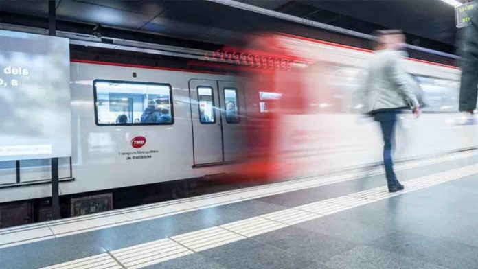 Más de 4.500 visitantes disfrutan de los trenes históricos del metro de Barcelona