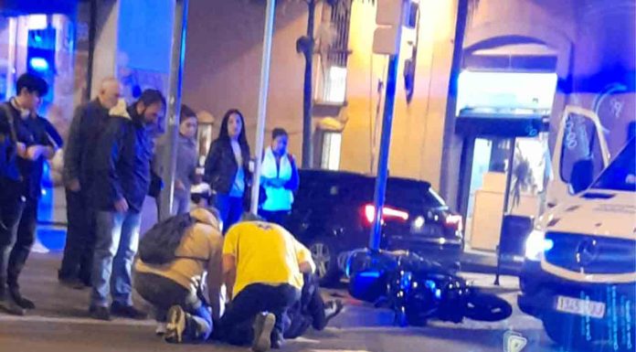 Un VTC arrolla a un motorista en la carretera de Sants Un VTC arrolla a un motorista en la carretera de Sants