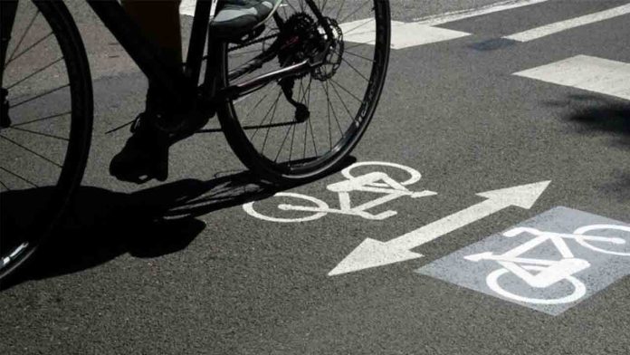 Adjudicada la conexión ciclista entre Esplugues y Barcelona por la Diagonal Adjudicada la conexión ciclista entre Esplugues y Barcelona por la Diagonal