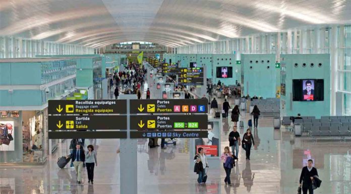 Aena ya solicita la tarjeta de embarque para entrar al aeropuerto de El Prat Aena ya solicita la tarjeta de embarque para entrar al aeropuerto de El Prat