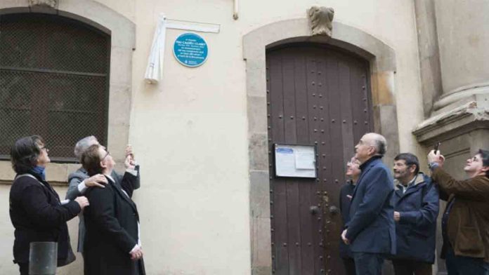 Barcelona rinde homenaje a mosén Pau Caldés en la Barceloneta Barcelona rinde homenaje a mosén Pau Caldés en la Barceloneta