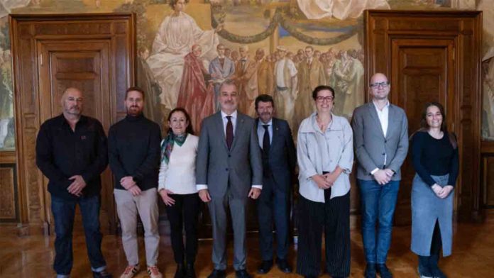 Barcelona sella un acuerdo laboral histórico para su plantilla municipal
