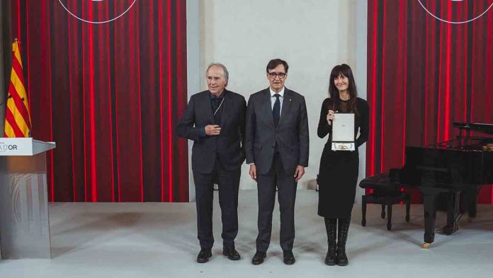 La Generalitat concede la Medalla de Oro a Joan Manuel Serrat y Núria Espert