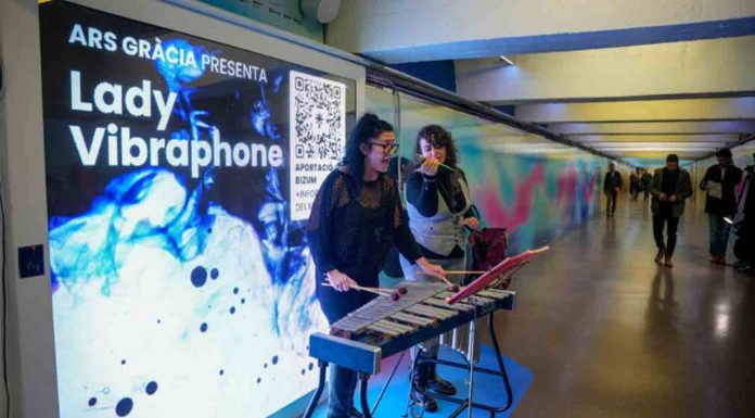 Passeig de Gràcia estrena un pasillo de metro interactivo Passeig de Gràcia estrena un pasillo de metro interactivo