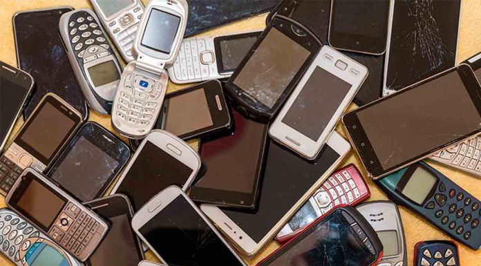 Recogida de móviles en desuso en la campaña de Navidad Recogida de móviles en desuso en la campaña de Navidad