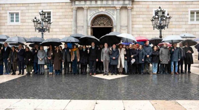 Minuto de silencio en Barcelona por los fallecidos en Córdoba Ayuntamiento y Generalitat convocan un minuto de silencio por los fallecidos en Córdoba