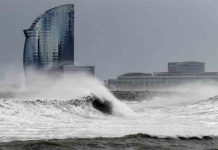 Barcelona activa el Plan de Emergencia por mal estado del mar Barcelona activa el Plan de Emergencia por mal estado del mar