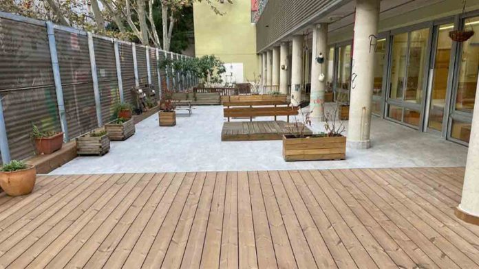 Barcelona culmina la renovación de pavimentos en guarderías municipales