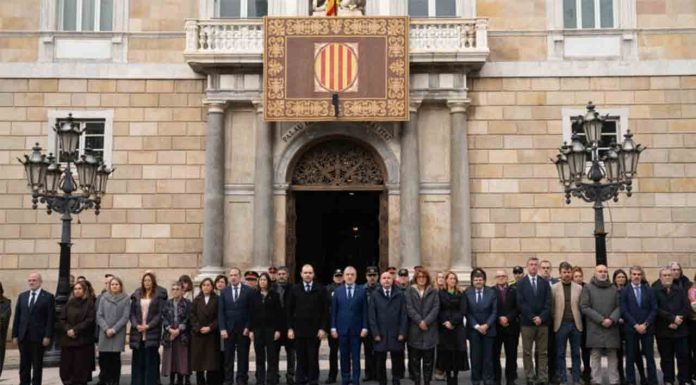 Barcelona guarda un minuto de silencio por las víctimas de la borrasca Harry Barcelona guarda un minuto de silencio por las víctimas de la borrasca Harry