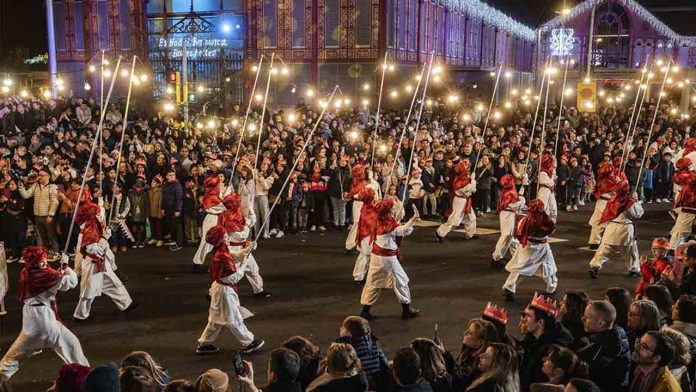 Barcelona se prepara para la Cabalgata de Reyes 2026