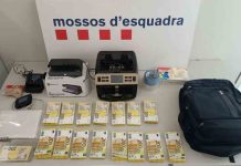 Detenidos en Sants-Montjuïc por intentar estafar 30.000 euros con billetes falsos Detenidos en Sants-Montjuïc por intentar estafar 30.000 euros con billetes falsos